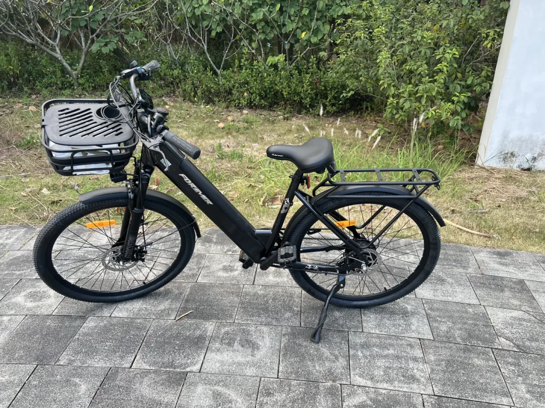 你买的“电助力”可能是一辆带脚蹬的电动车:三重身份、一道及格线、一只没人说的电池