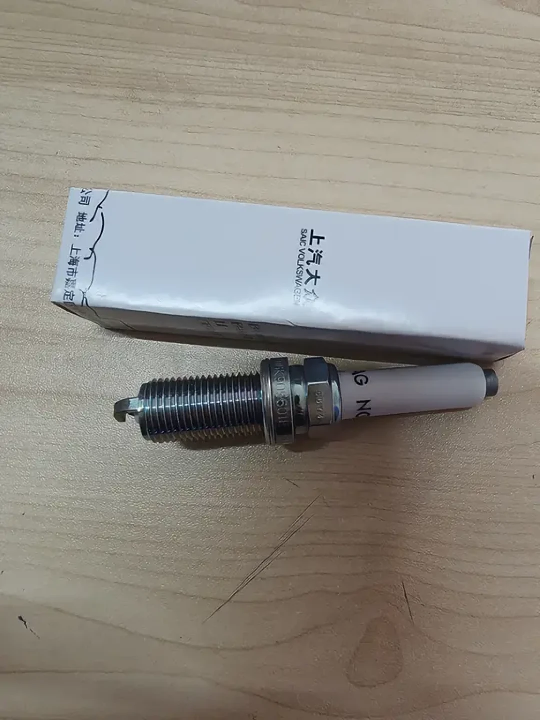 途虎给你推94833，拆下来的原厂塞却写着91898：三代EA888火花塞的分界线，不是国五国六