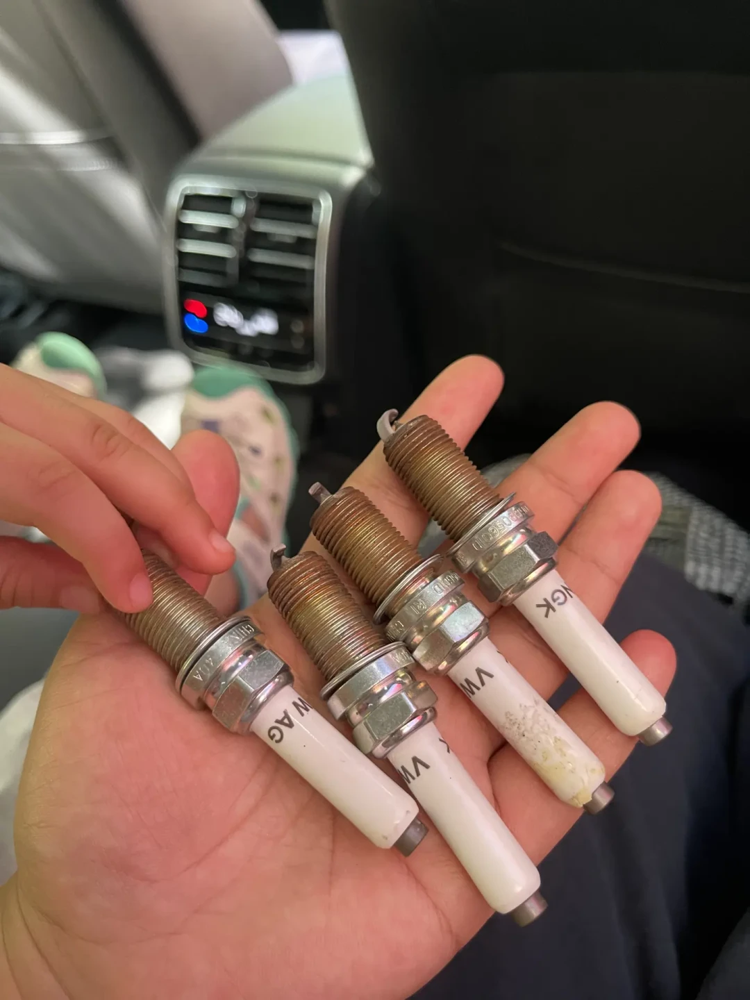 途虎给你推94833，拆下来的原厂塞却写着91898：三代EA888火花塞的分界线，不是国五国六