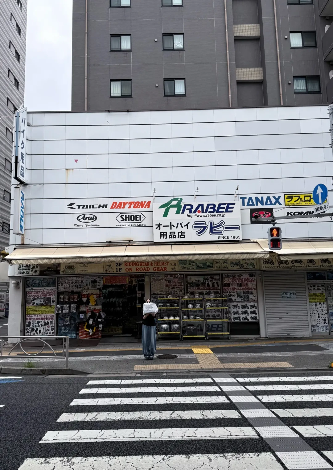 东京免税58050円、韩国XL断码、大阪神店停发现货:对完20条出境背盔笔记,Arai就一句话:买盔别买版画