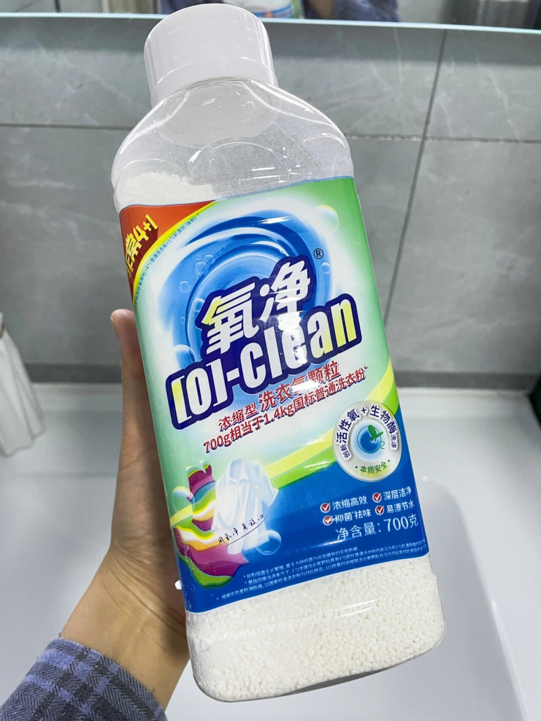 换季洗夏衣,爆炸盐全网吵翻?别急着泡也别急着扔:先看材质、再看水温,才决定那件白T救不救得回来