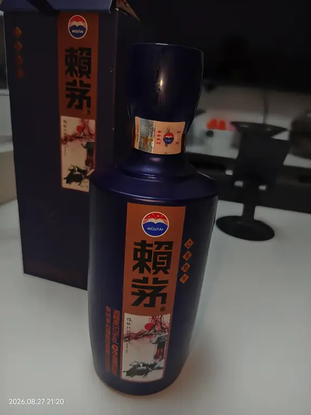 中秋饭桌上那瓶传承蓝，别开瓶就闷：第一口和第三口的差距，多在“怎么倒”上