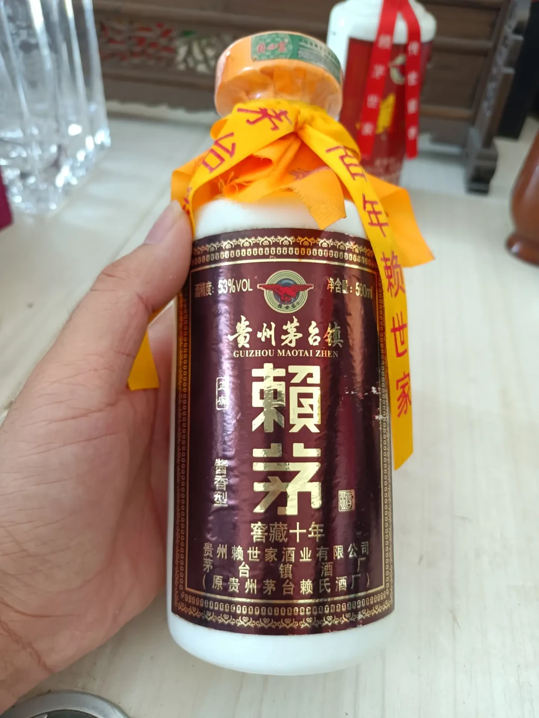 中秋饭桌上那瓶传承蓝，别开瓶就闷：第一口和第三口的差距，多在“怎么倒”上