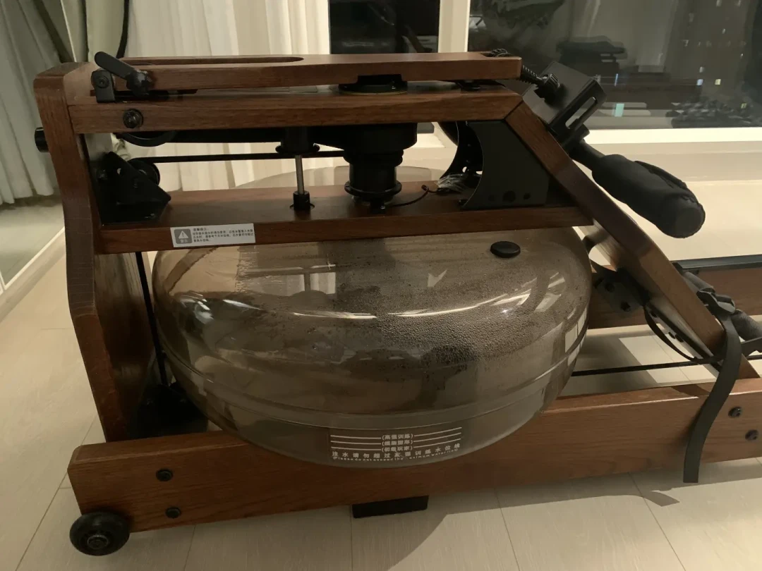 划船机因为HYROX上了热搜,但不是好事:水箱的