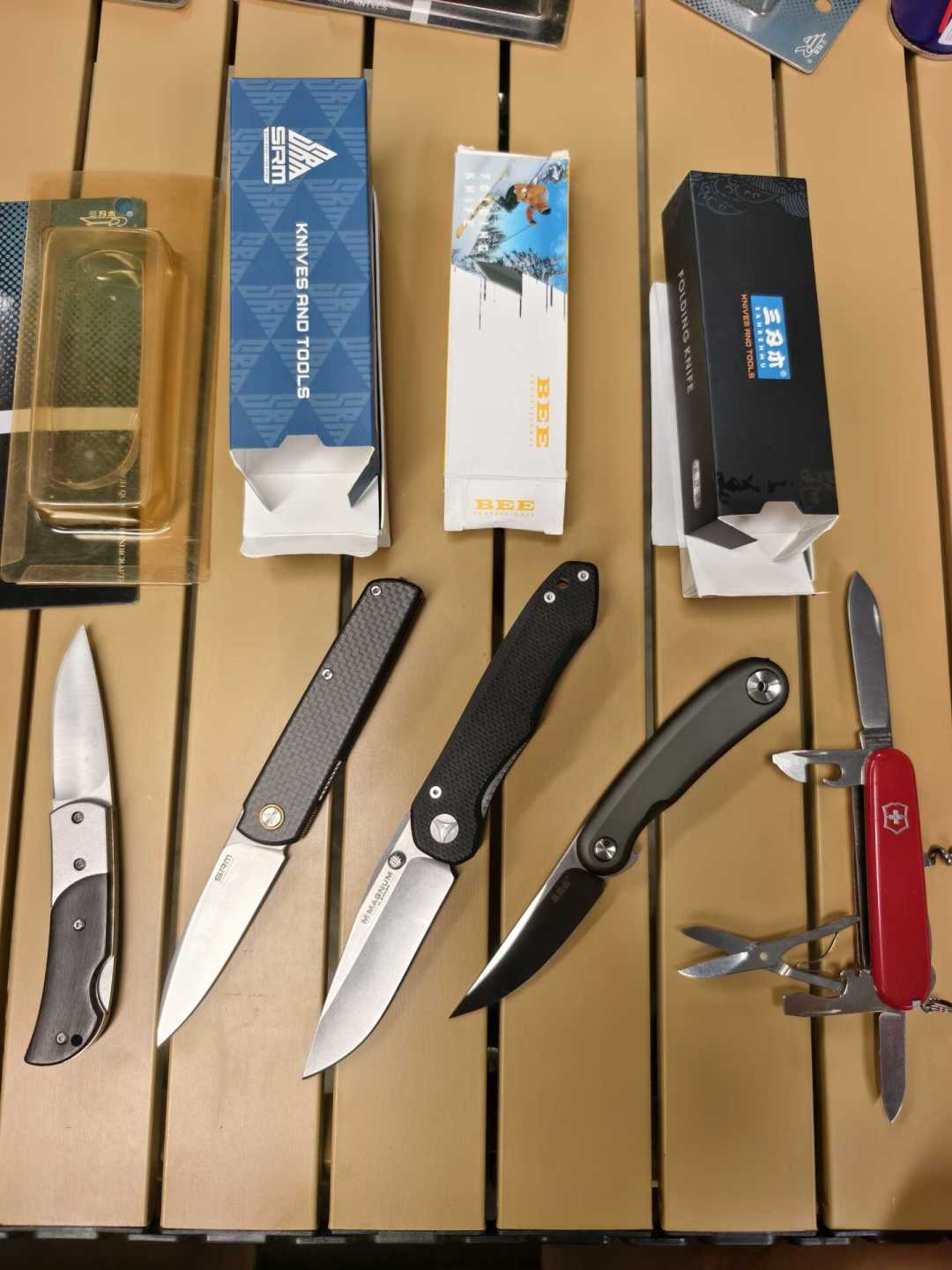 补货秒没、十把一半有瑕疵:在柠檬鲨和三刃木之间纠结第一把刀的人,先看这两排评论区