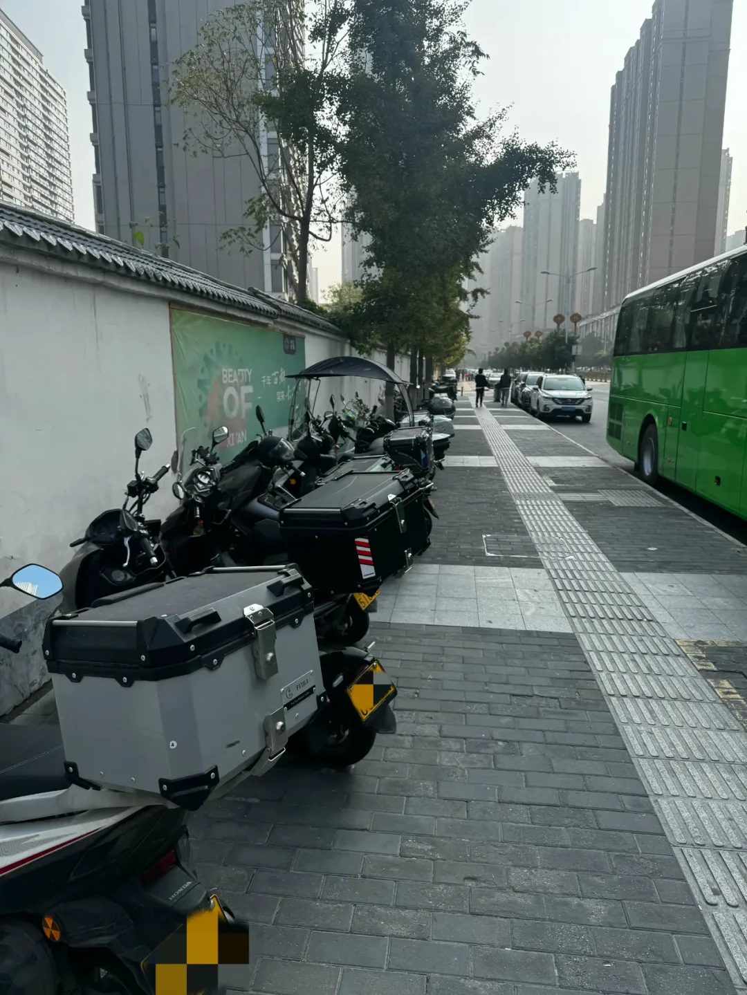 踏板摩旅装载三难:装不下、绑不住、加不动,跨骑行李单抄不了了