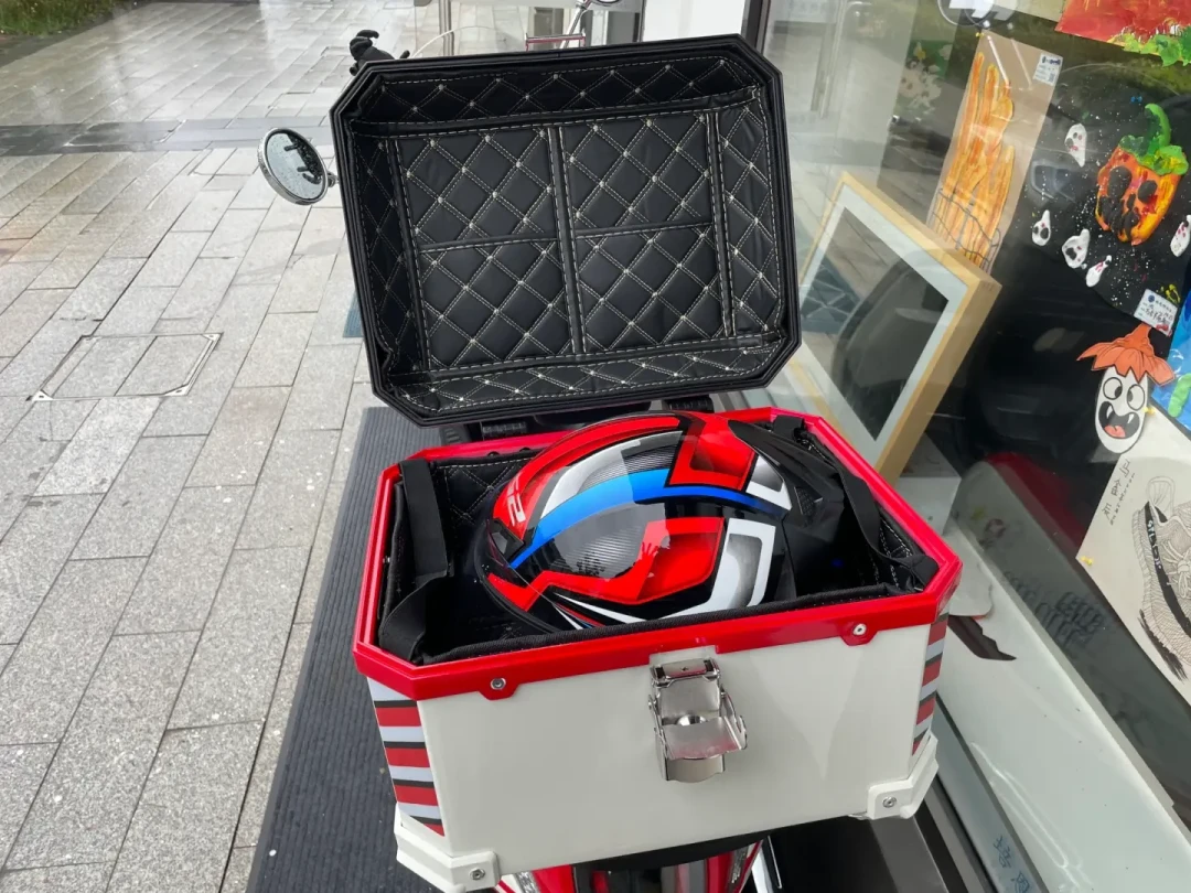 踏板摩旅装载三难:装不下、绑不住、加不动,跨骑行李单抄不了了