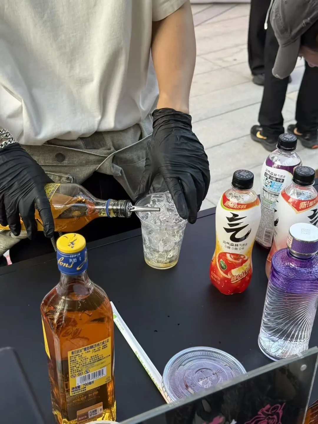 元气森林调酒局里调的这瓶尊尼获加:骂