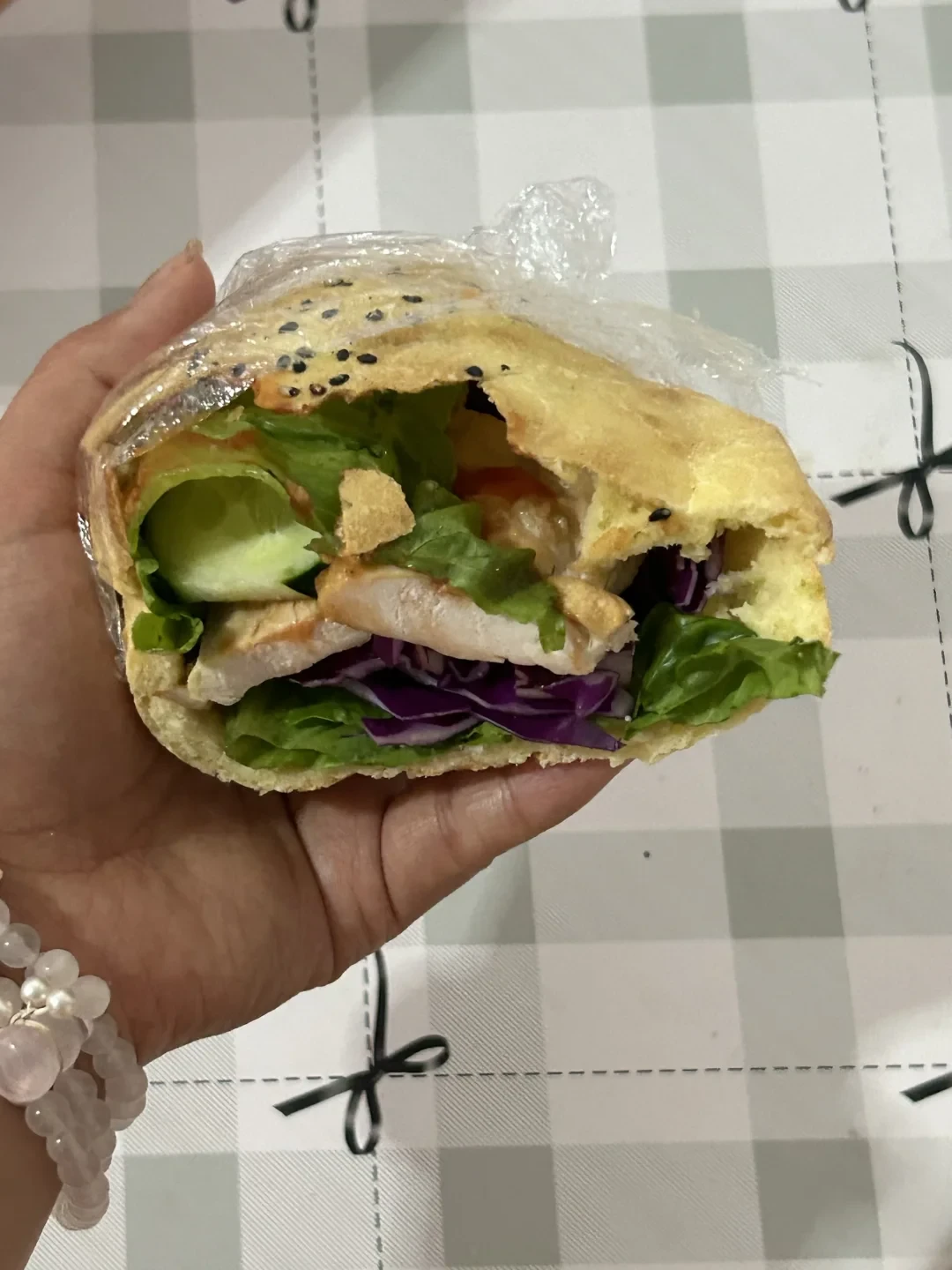 塔斯汀饼皮薄如纸,官方回应