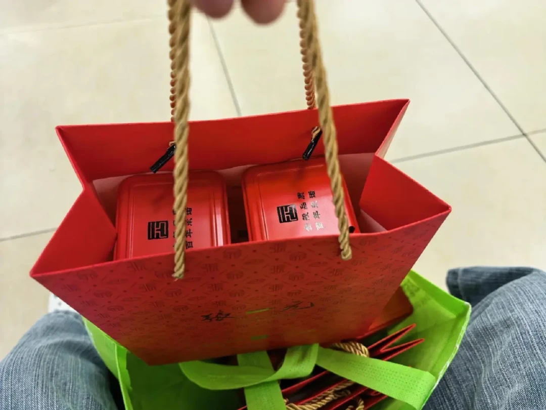 张一元不止花茶,但你别乱买:翻完今年60多条门店自报价和评论,绿茶档现在最尴尬,红茶档反而赢麻了