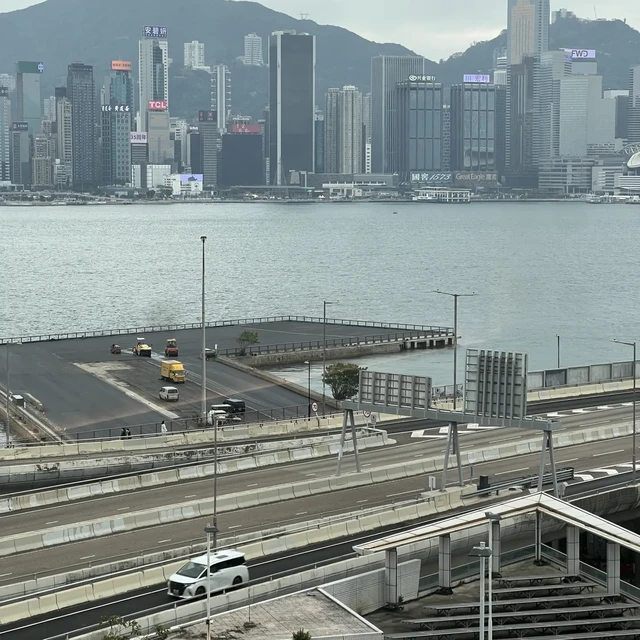 登记抽签前，先把跨年场的溢价算完：刘德华红馆跨境观演预算表