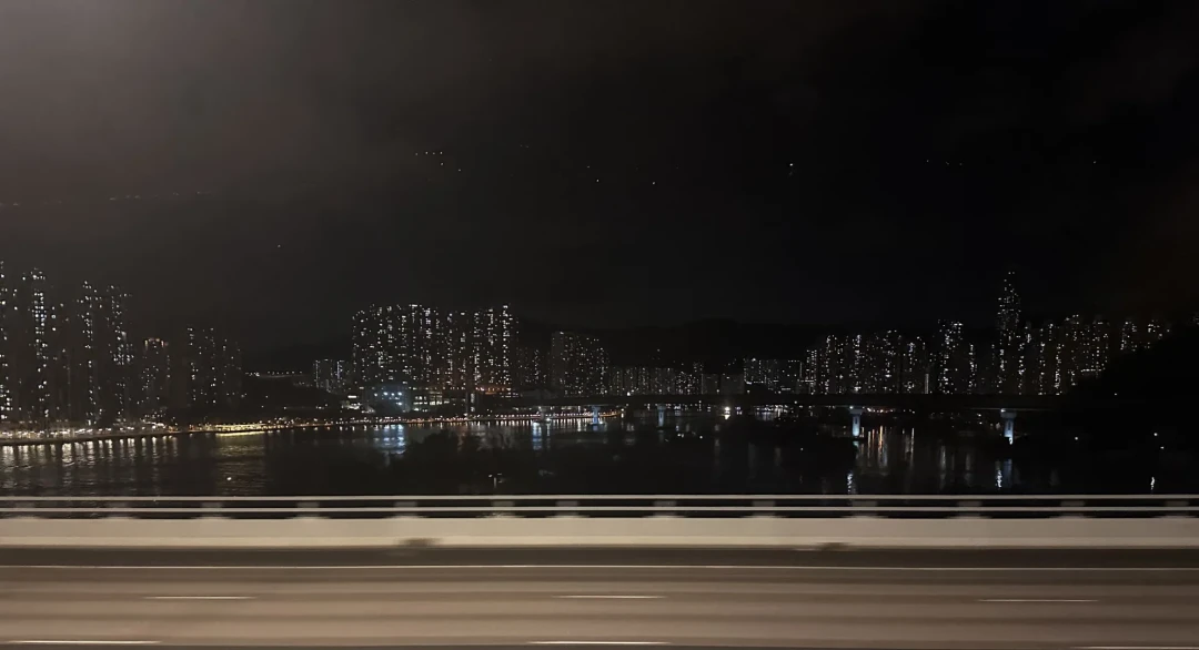 登记抽签前，先把跨年场的溢价算完：刘德华红馆跨境观演预算表