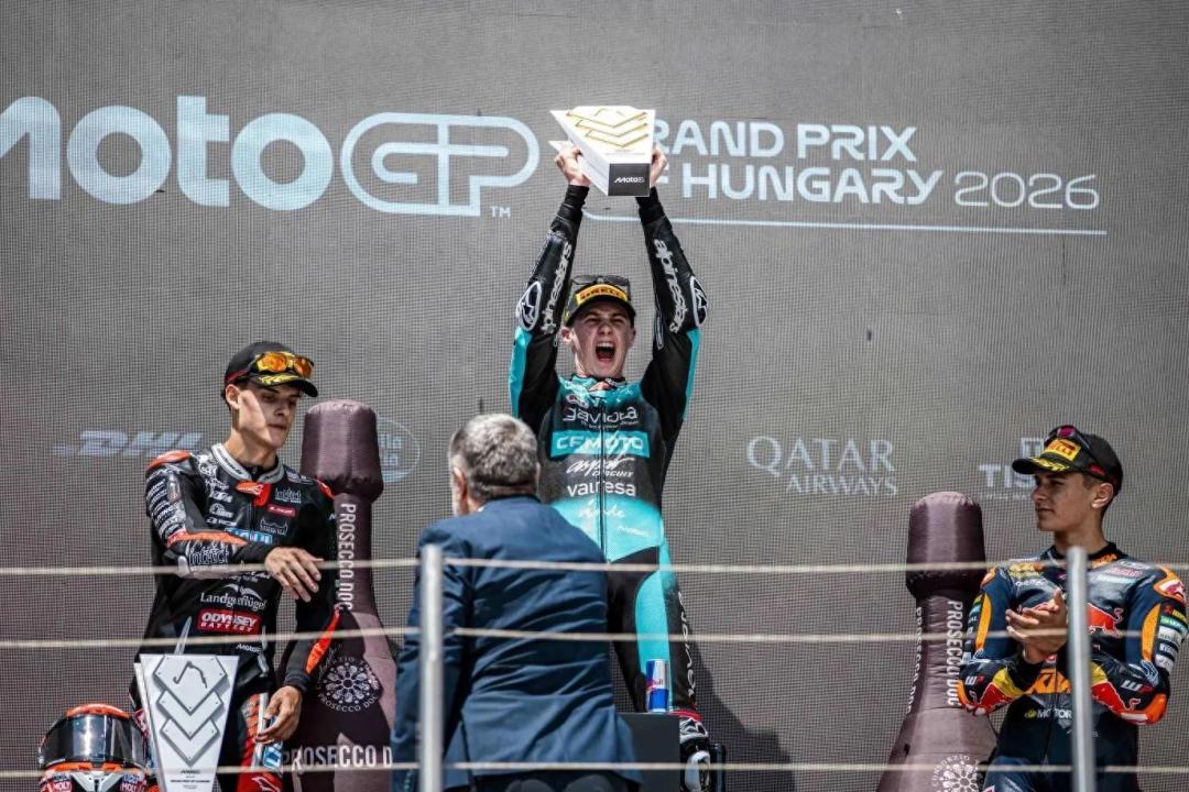 0.021秒绝杀最后一弯、赛季8胜：春风Moto3加冕之前，这笔账我已经替你算完