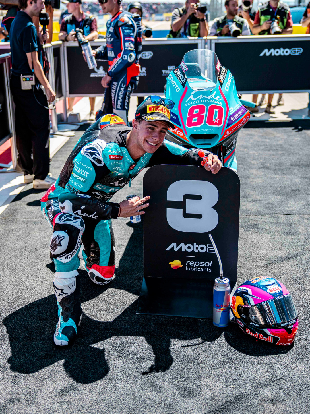 0.021秒绝杀最后一弯、赛季8胜：春风Moto3加冕之前，这笔账我已经替你算完