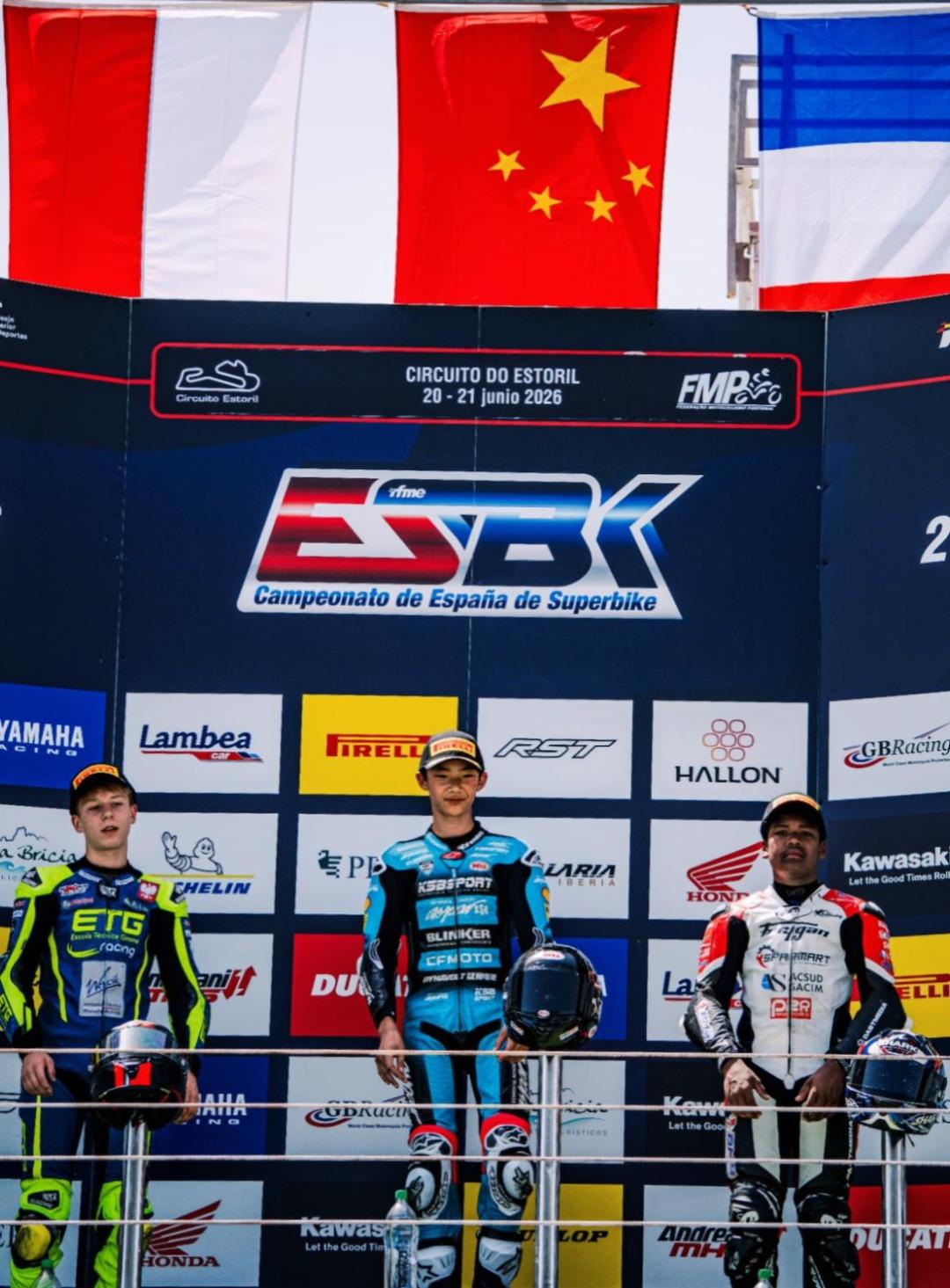 0.021秒绝杀最后一弯、赛季8胜：春风Moto3加冕之前，这笔账我已经替你算完