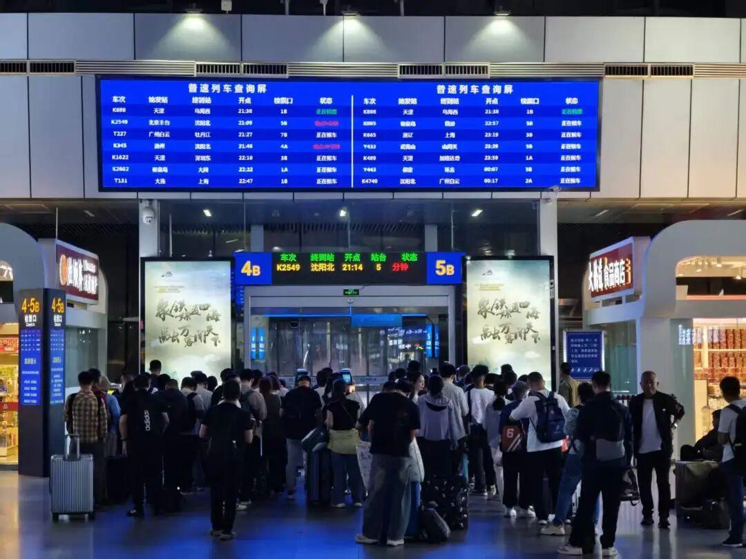 请3休13已经被全网看穿:50多所高校连休13天、杭州娃9月28日放假,机票便宜是真便宜,开售就候补也是真候补