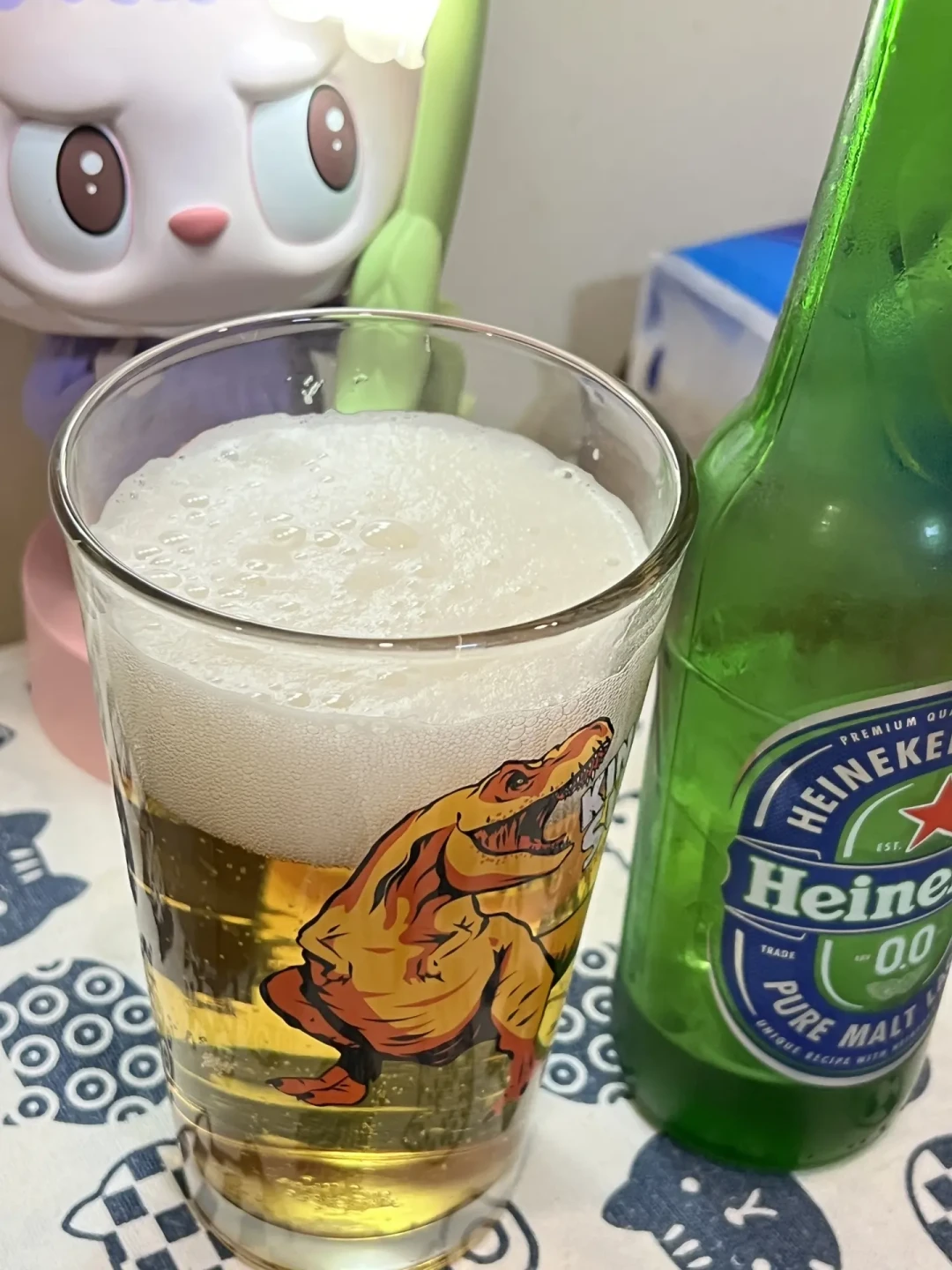 喜力0.0销量涨了7.2%:算完5款无醇啤酒的酒标、价格和口碑账,