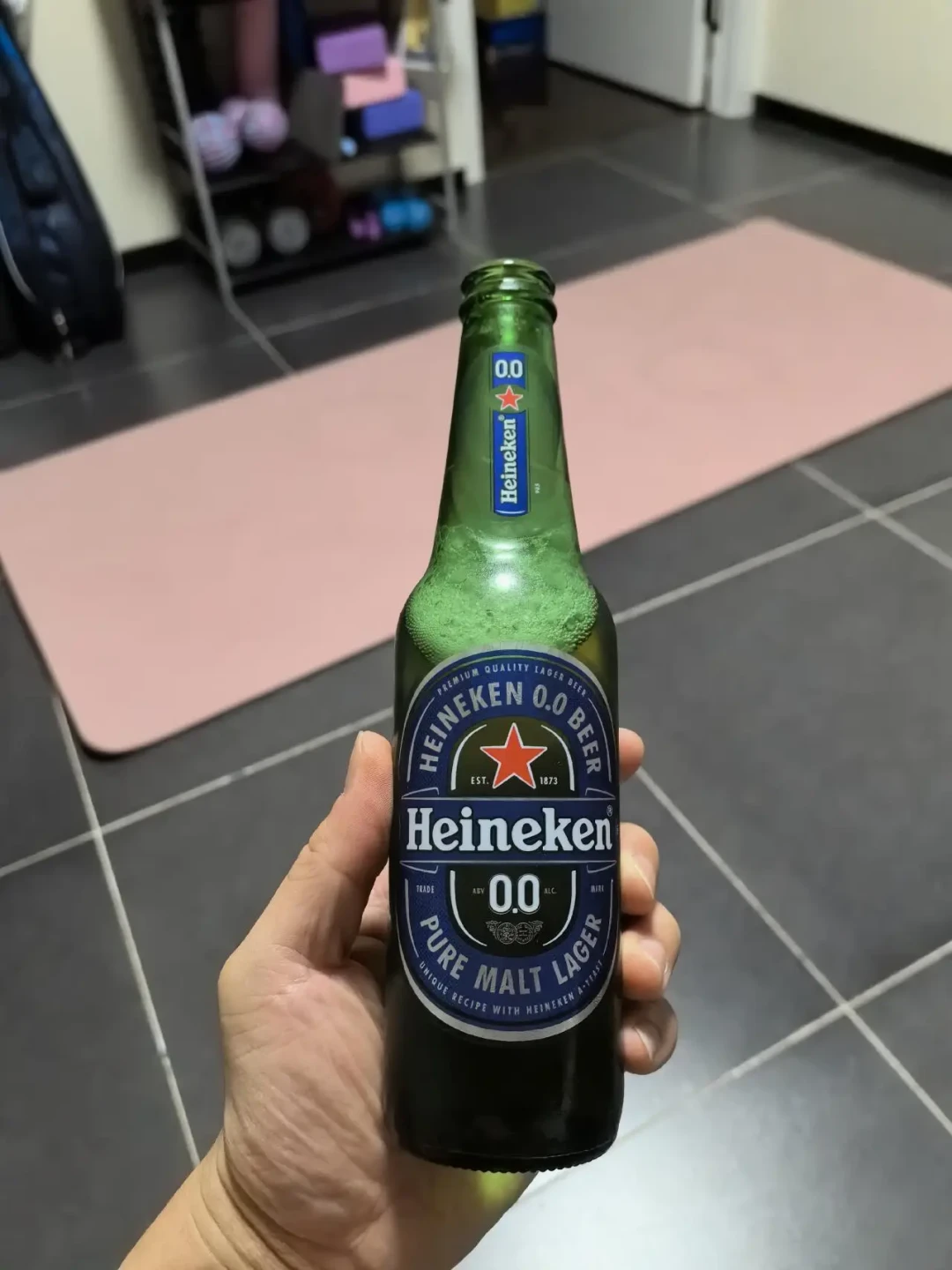 喜力0.0销量涨了7.2%:算完5款无醇啤酒的酒标、价格和口碑账,