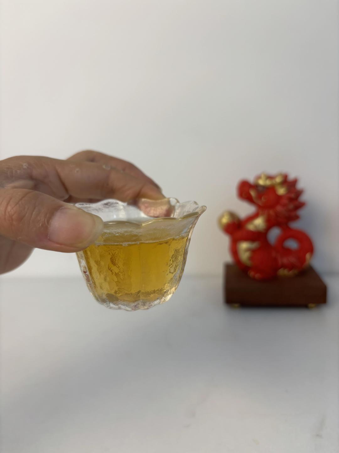 “秋天第一杯奶茶”被全网用凤牌DIY:二十几条自掏腰包特调配方摆开,翻车的都输在同一件事上
