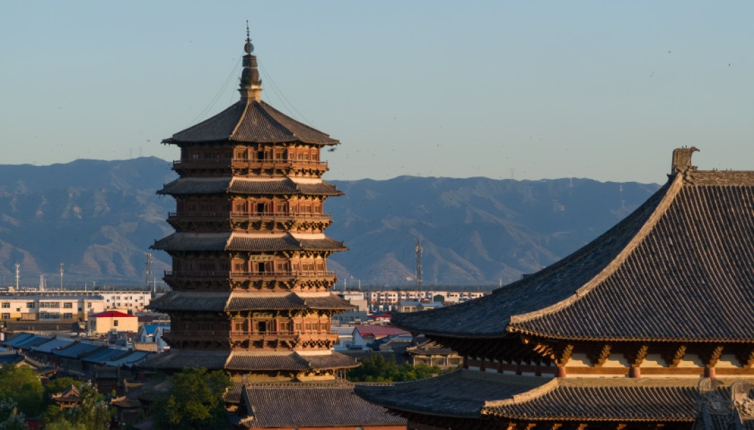 传“落架大修”被辟谣,但它确实歪了95年:国庆去看应县木塔前,先把一百年没拍板的四个修缮方案看懂
