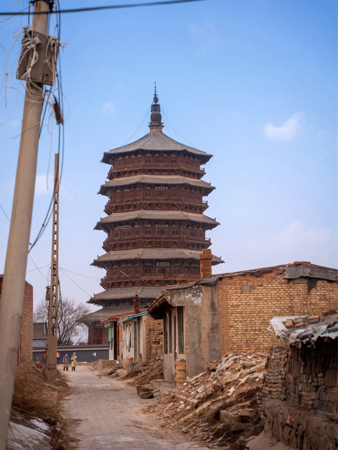 传“落架大修”被辟谣,但它确实歪了95年:国庆去看应县木塔前,先把一百年没拍板的四个修缮方案看懂