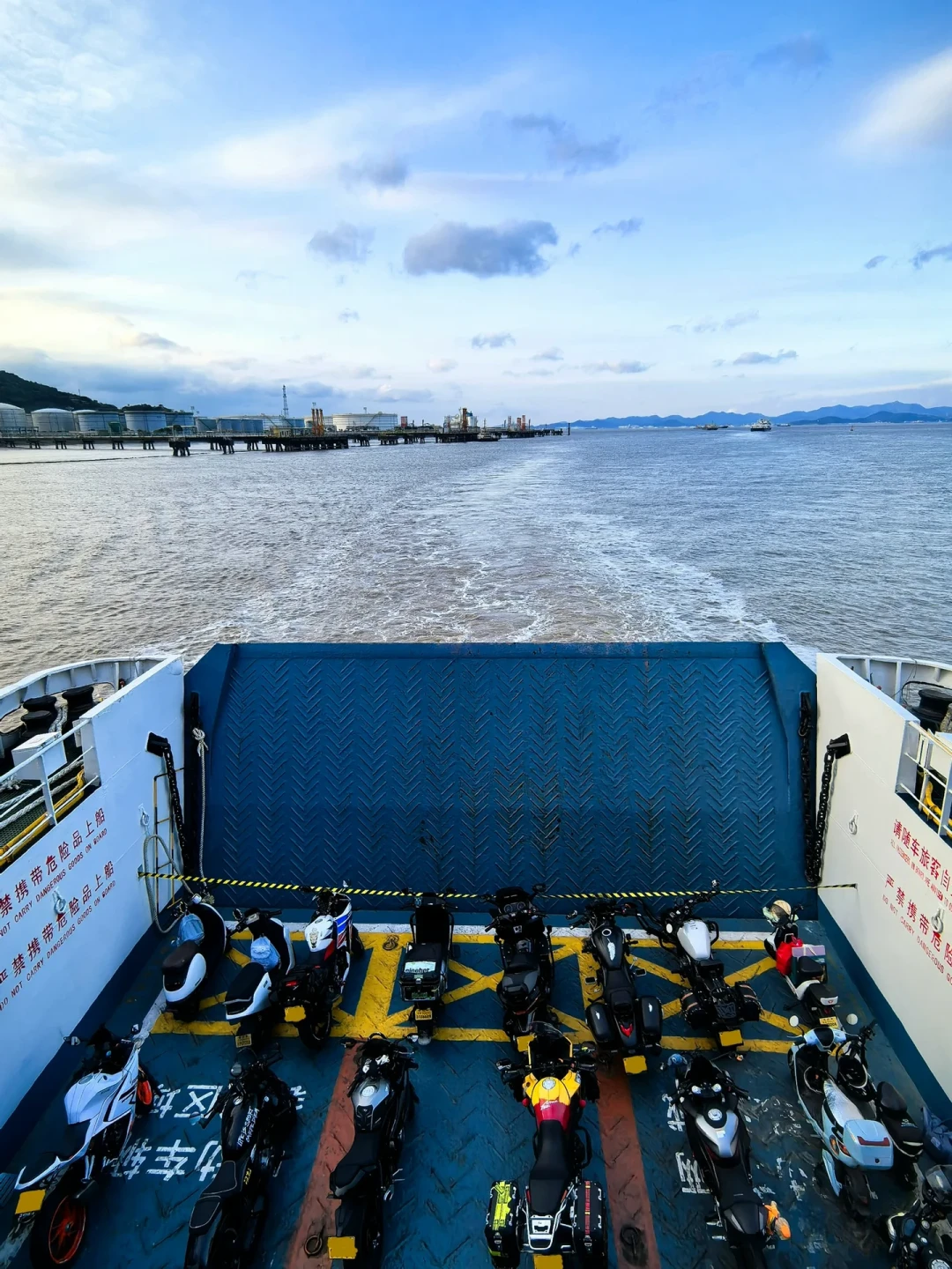 摩托票只能窗口买、车最后上最后下:国庆环岛环海摩旅,先把15块到300块的过海账算完再看路书