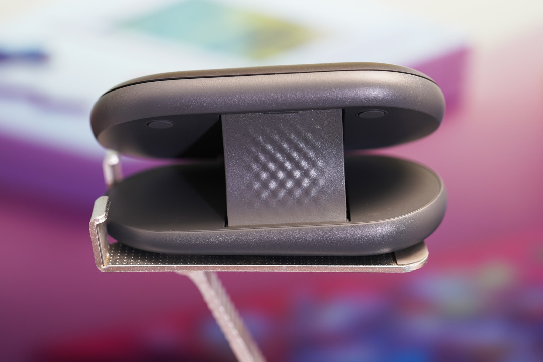 罗技的鹅卵石能翻开了:Pebble Up云贝全网的手上和评论区都看完了,下单前要想清楚三件事