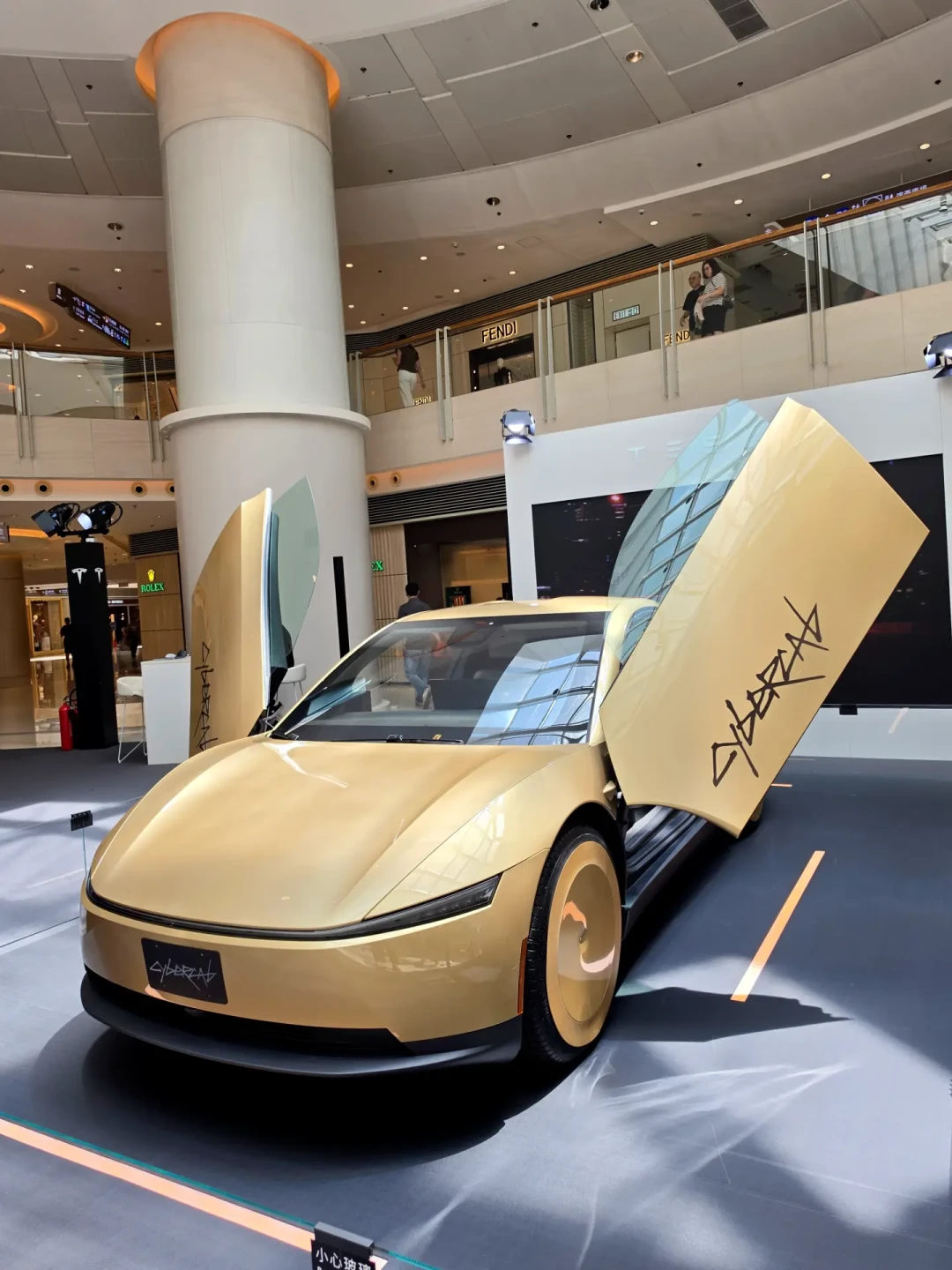 Cybercab下周空降京沪,只能看不能坐:我把奥斯汀45台实测车、$27试乘帖和萝卜快跑1700万单账本全对完了——去看车之前,先分清看什么、别看什么、什么时候能坐