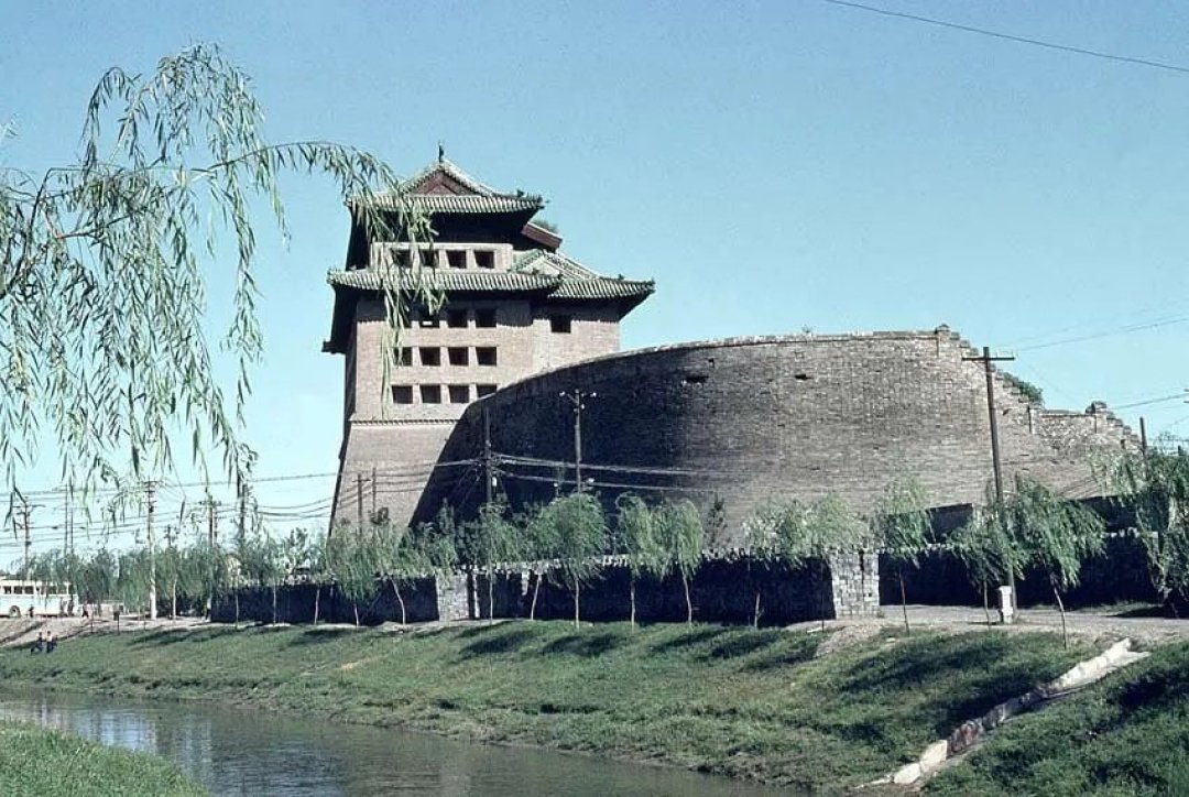 7月二环在动工:这条路压在梁思成没保住的城墙上——北京城墙的