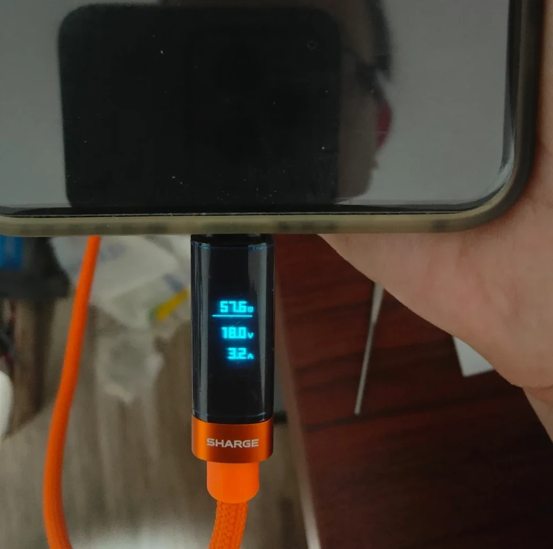 客服说SCP最高22.5W,有人实测跑出了57W:绿联这颗74g充电头,把华为小米的