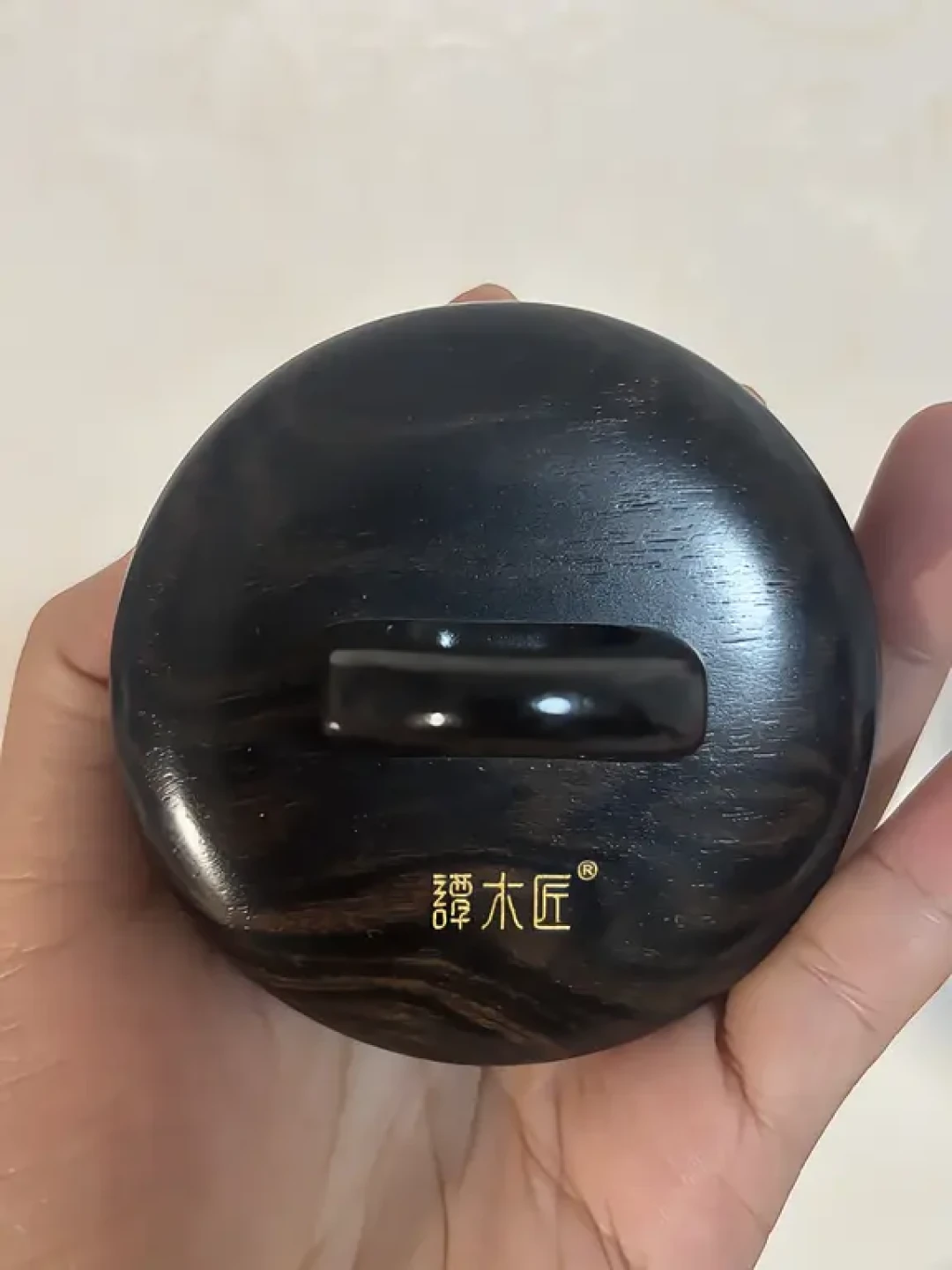 谭木匠指环梳被圈子盘出了“鉴伪攻略”:柜台的口头鉴定和刻字都别信,能验的就三样