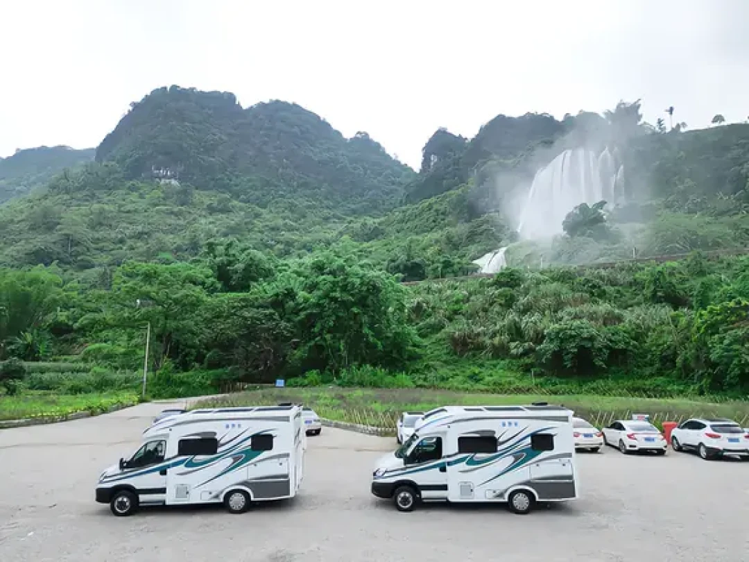 免费营位九月就被占了,过海车票374元:第一波南下过冬的房车已经出发,路线、营地、预算这三笔账,出发前算完