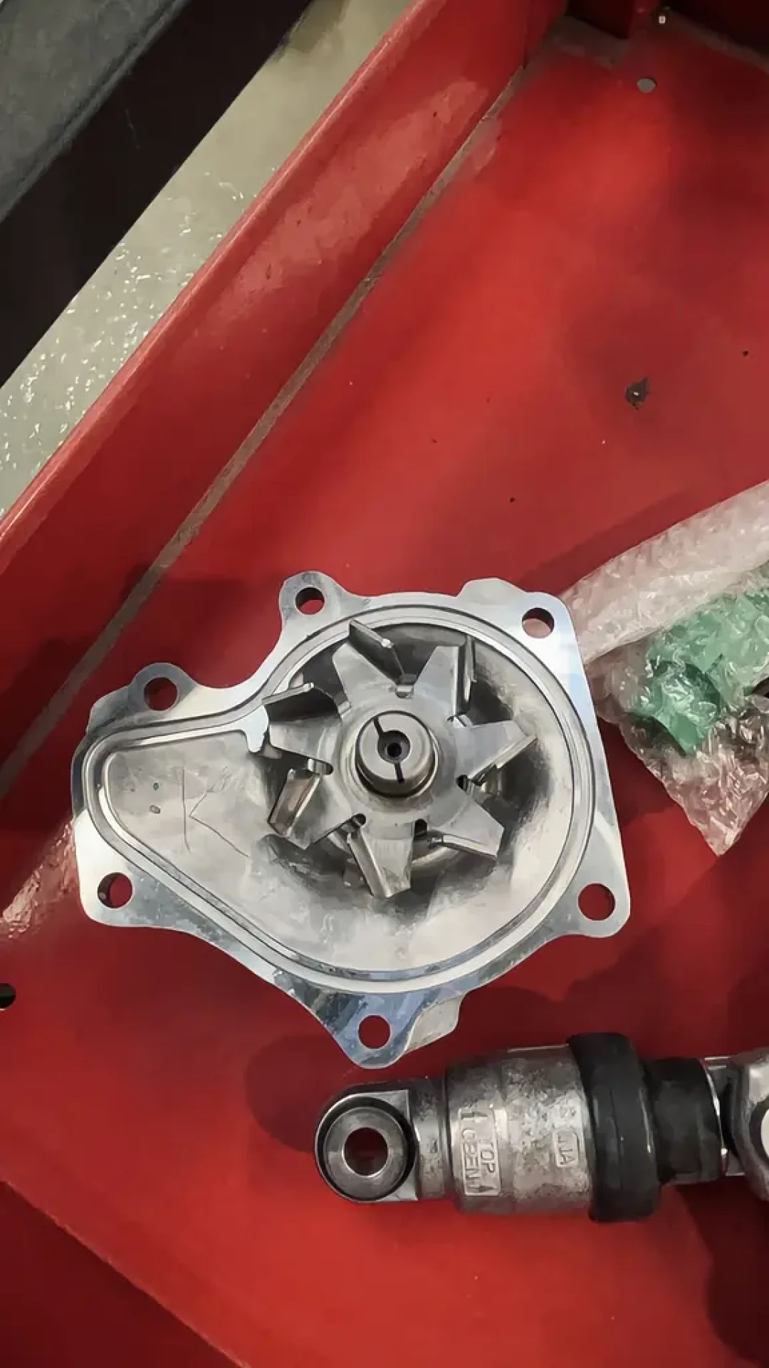 「凯美瑞的水泵是电装的吧?」9条帖700多条评论翻完:品牌这条没人拿得出证据,但钱这3笔账全是实的