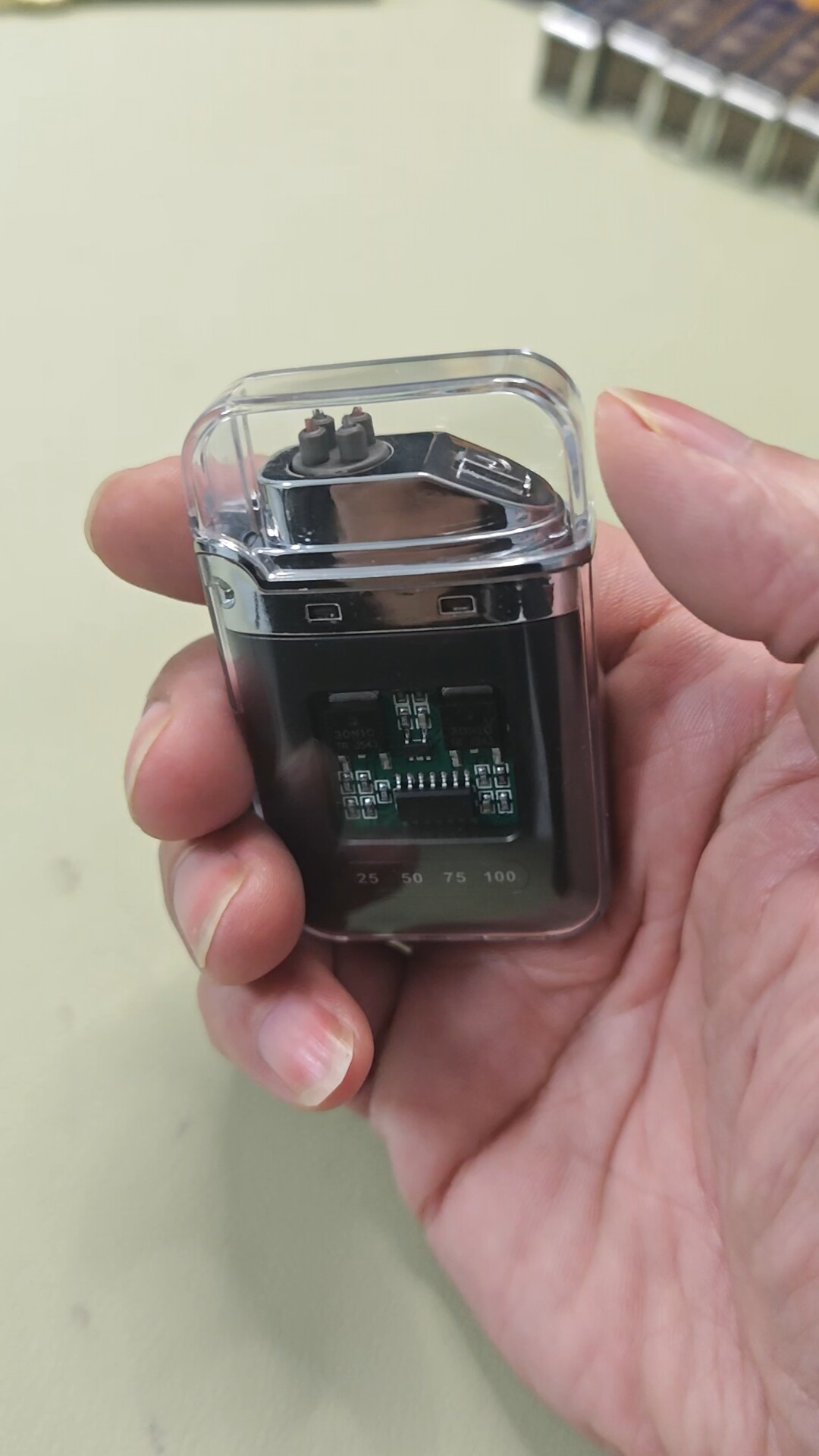 气满却打不着:维修铺的拆解视频和157条吐槽评论区,已经把火机