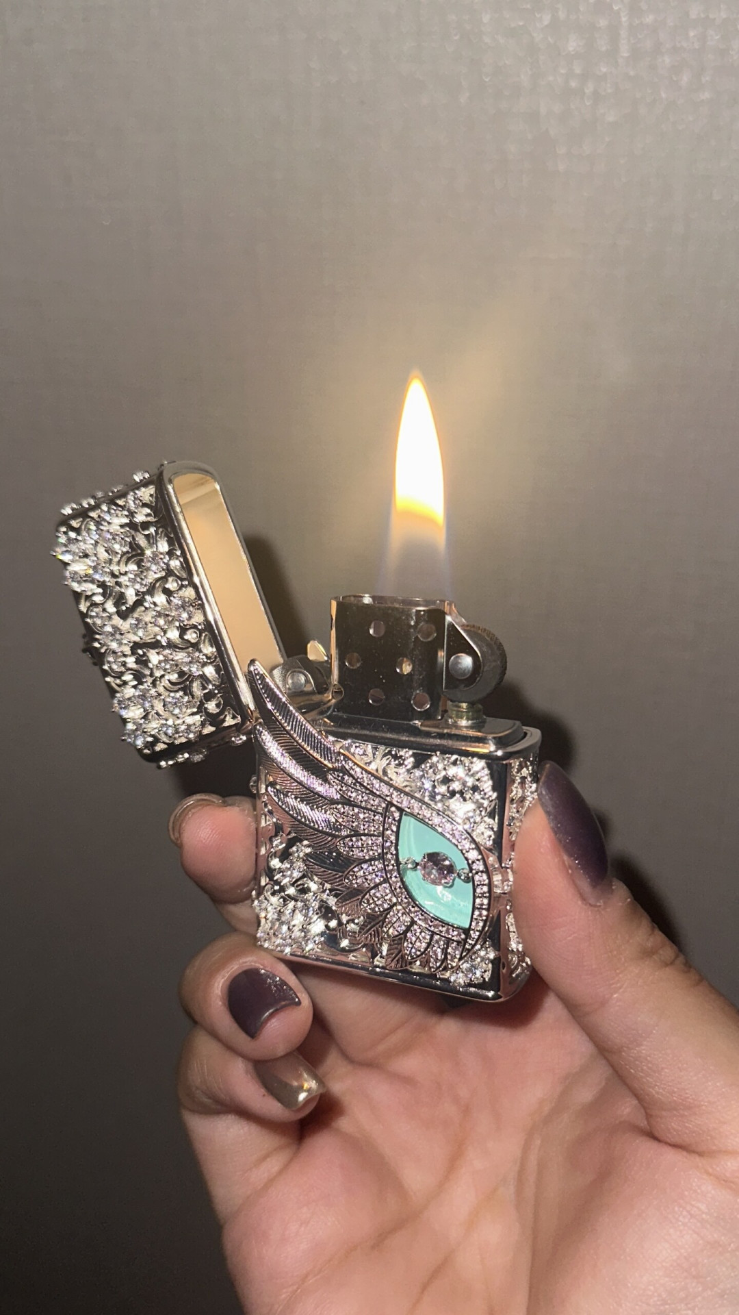 气满却打不着:维修铺的拆解视频和157条吐槽评论区,已经把火机