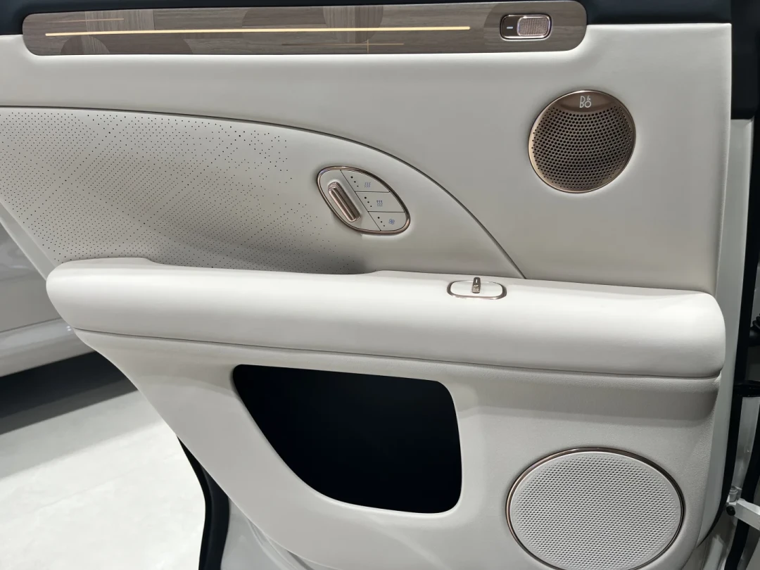 20万的车全系标配B&O:新LS6预售45分钟小定破8000台,可114分和71分的评测,说的是两套东西