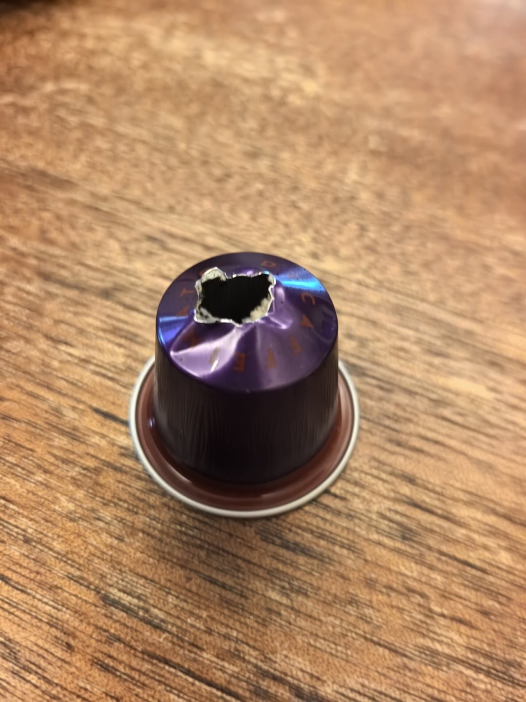 酒店胶囊机到底敢不敢喝、胶囊能不能薅：对完全网357条吵翻的评论和二手挂单，节前出差党的咖啡账算完了