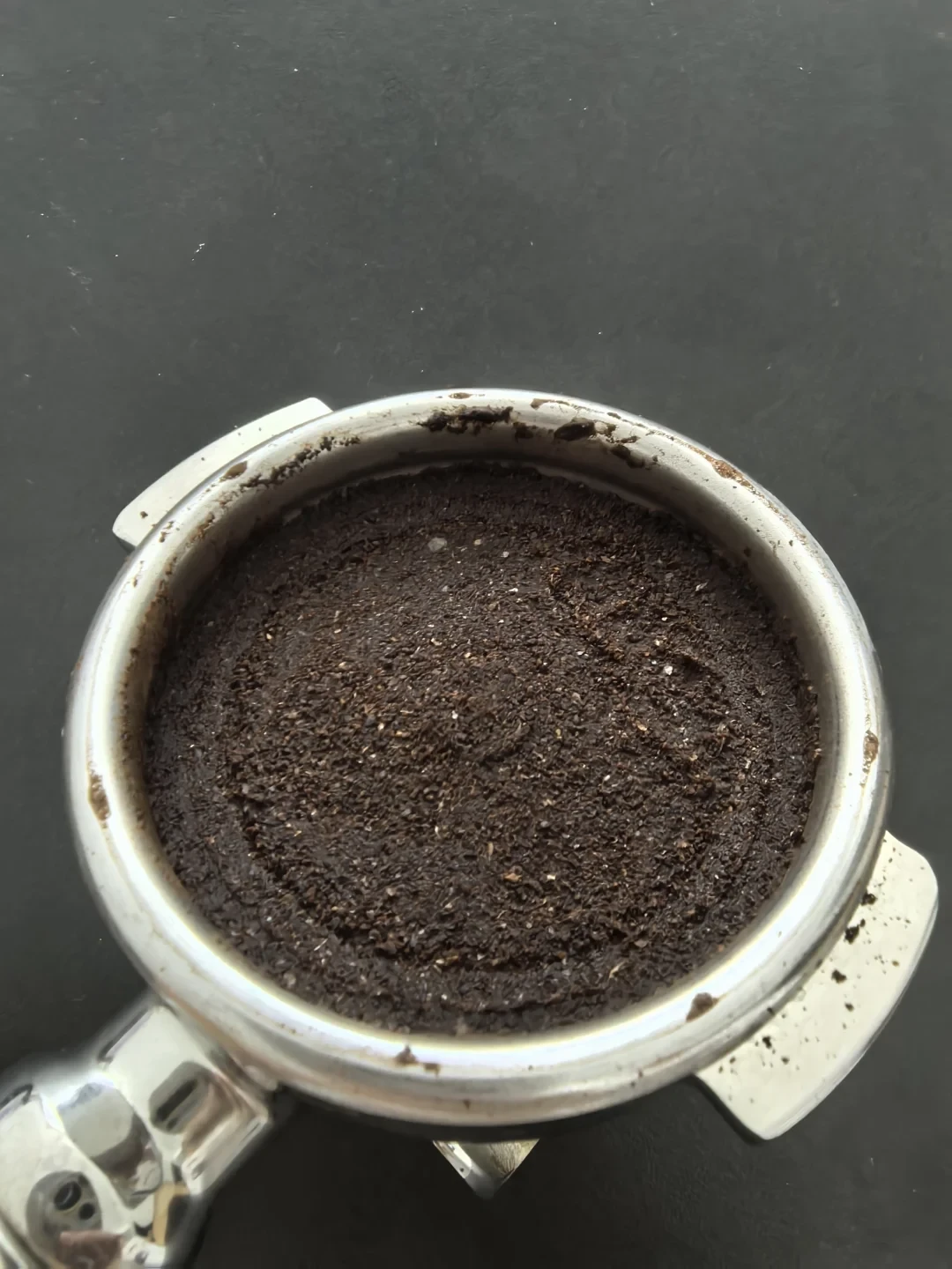 压力只上到4bar,先别拧磨豆机刻度:翻完4个格米莱求助帖的评论区,排查顺序其实只有三步