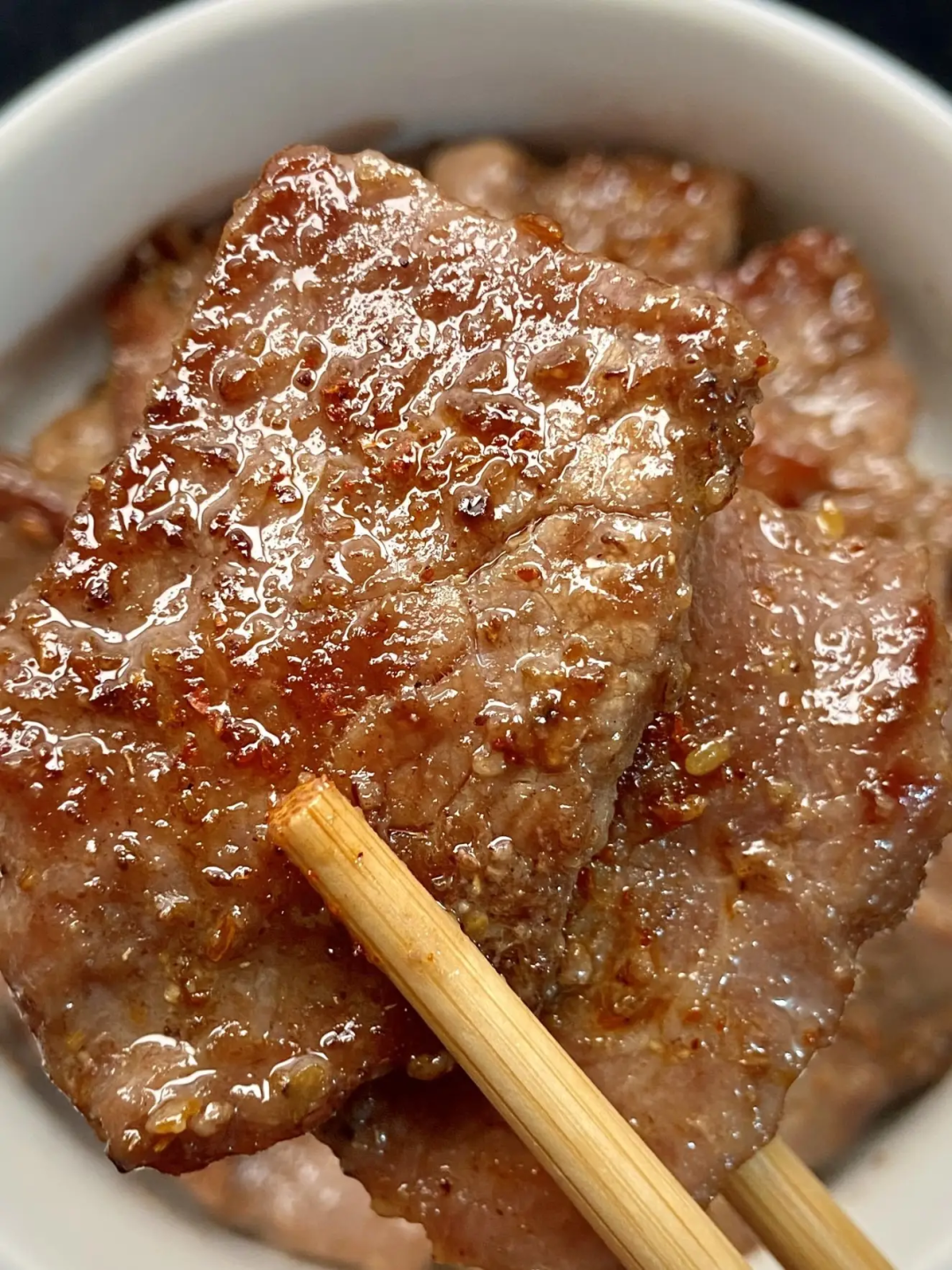 炒牛肉的腌制之争：放盐还是别放、小苏打还是菠萝汁，对完14篇爆款教程后，第一步是看你手里是哪块肉