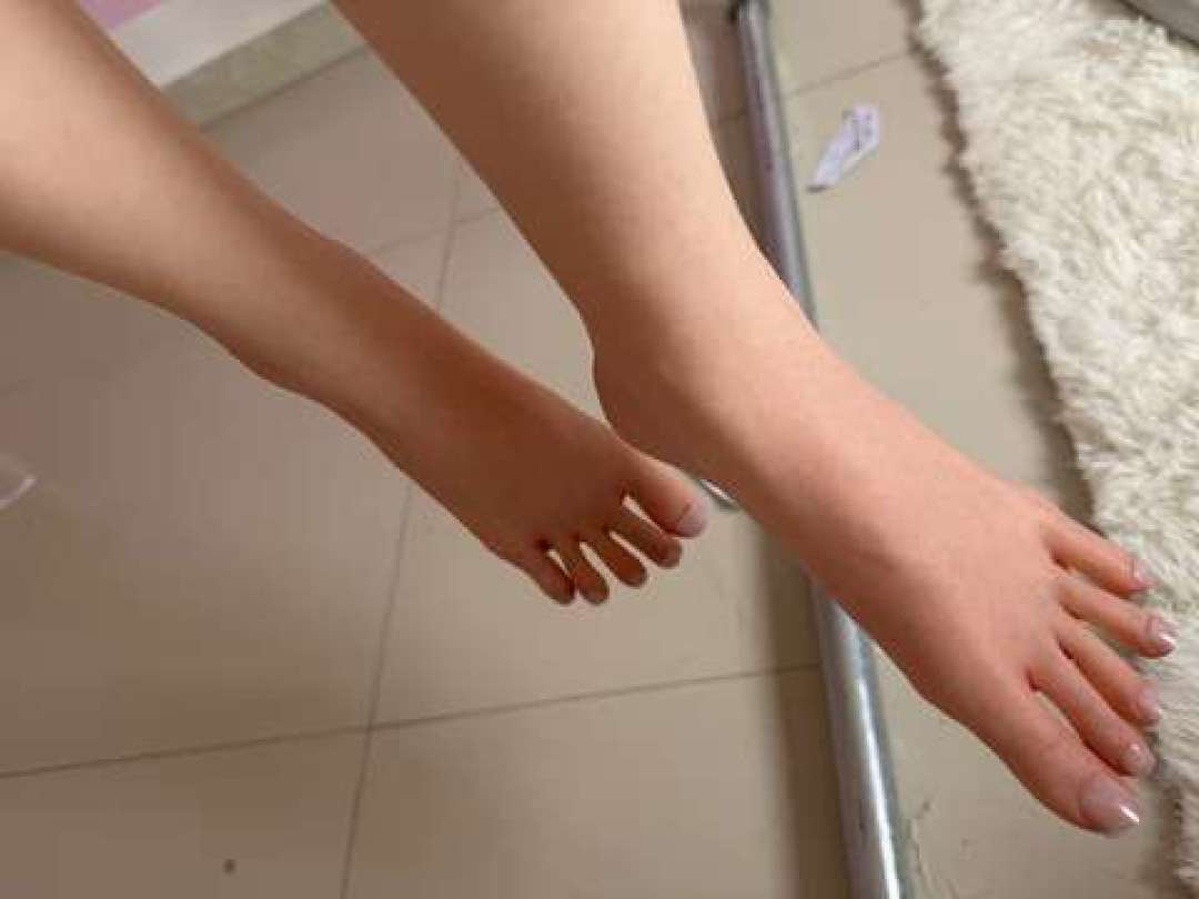 AI娃娃潮的娃到家了:首月杀手是出油、染色、发粘,6条厂家养护话术信哪条,先把养护账算完