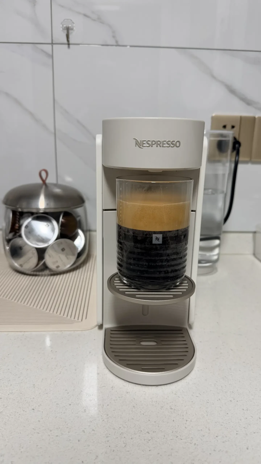 星巴克那6颗胶囊,装不进你的小胶囊机:馥旋大胶囊入华第一年,口粮图、单杯账、按钮坑,一次理清再囤