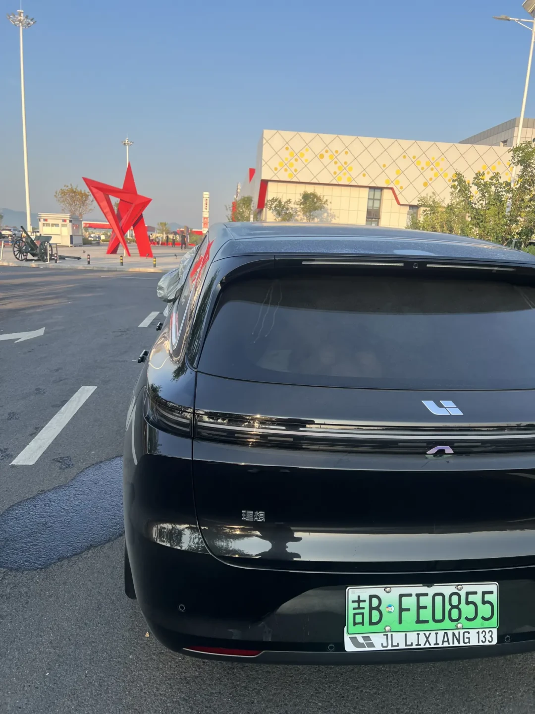 服务区睡一晚真耗6度电？对完8组车主实测，国庆电车过夜真正怕的不是电费