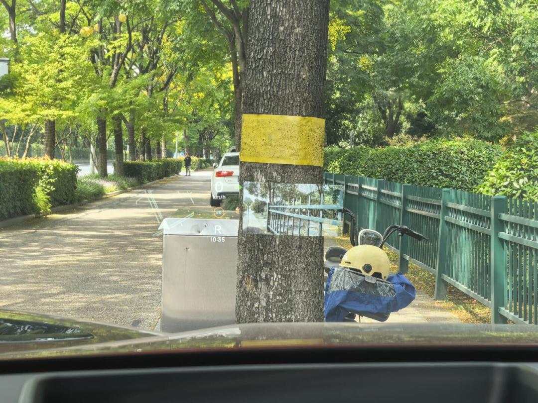 HUD吵到798条评论还没完：没HUD的车想加装，先看清四条路线和三个坑