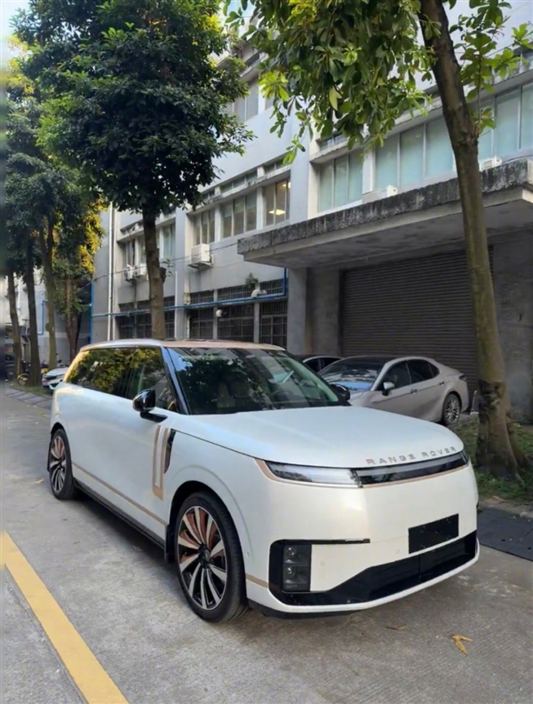 小鹏GX车主爆改爱车成路虎揽胜：不懂车的真给唬住了