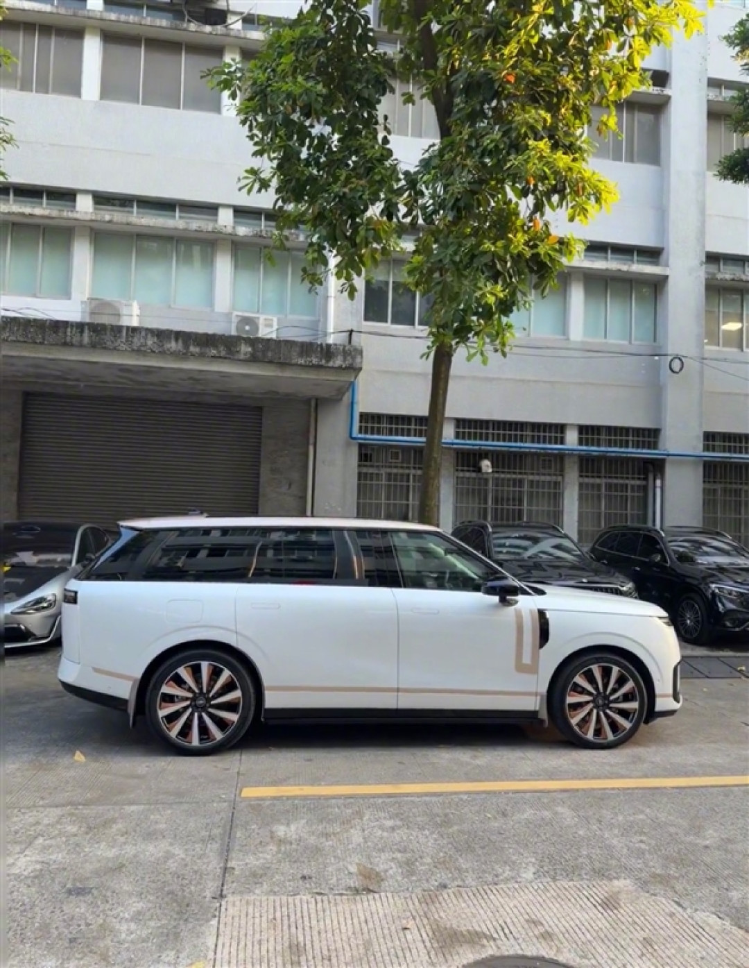 小鹏GX车主爆改爱车成路虎揽胜：不懂车的真给唬住了