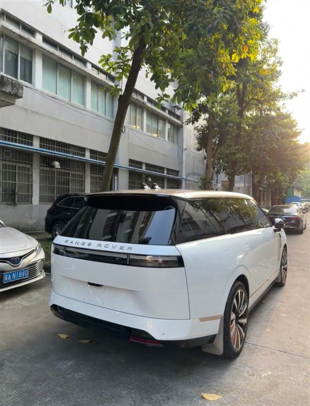 小鹏GX车主爆改爱车成路虎揽胜：不懂车的真给唬住了