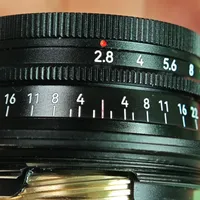 黄斑到1米就停是瑕疵？88克七工匠35mm F2.8，先把镜头的账和机身的账分开算