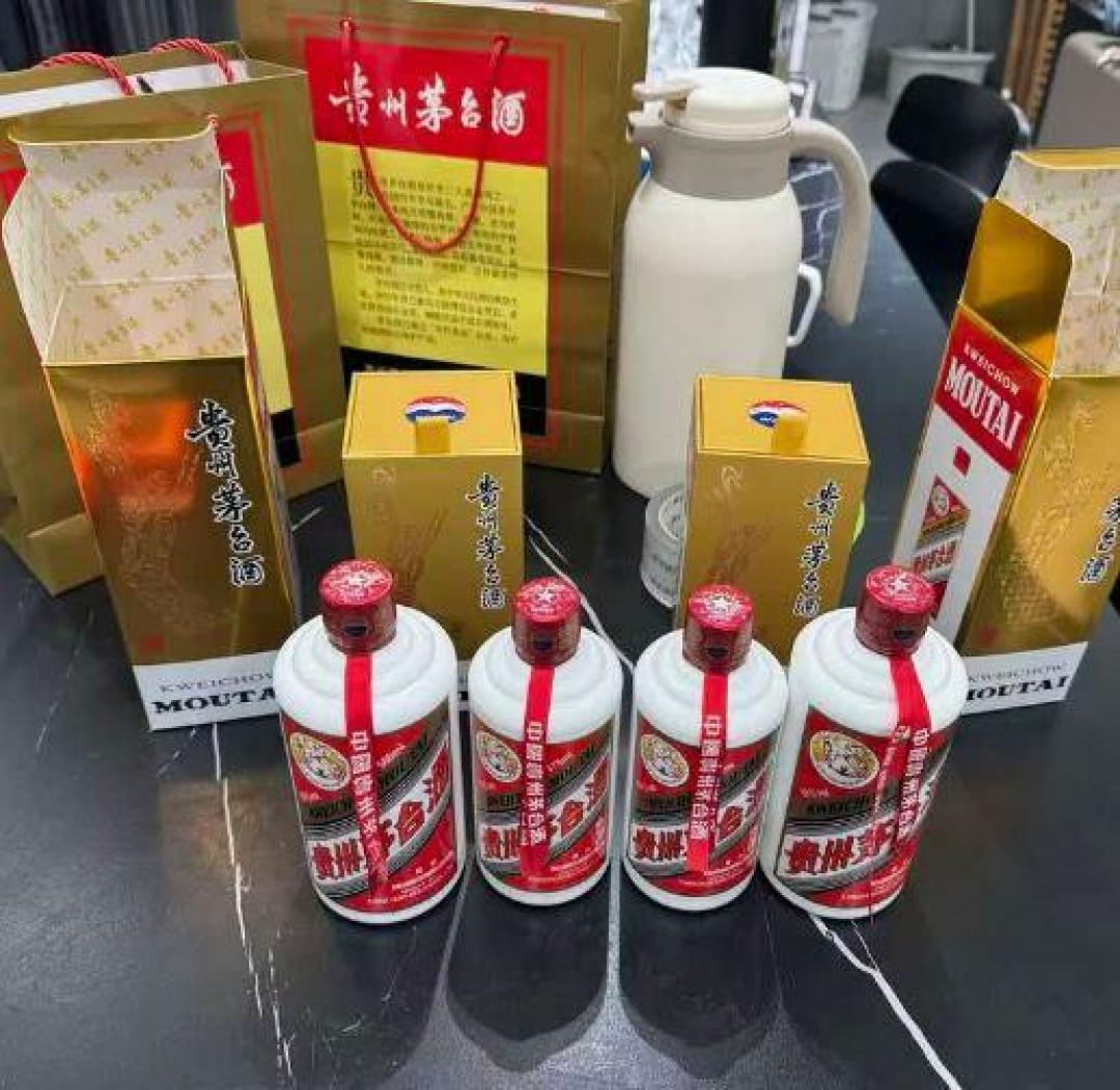 离中秋10天，茅台批价五连涨、全网却喊「谁囤谁被套」：送礼的酒现在买还是等节后跌？两本账我摆齐了