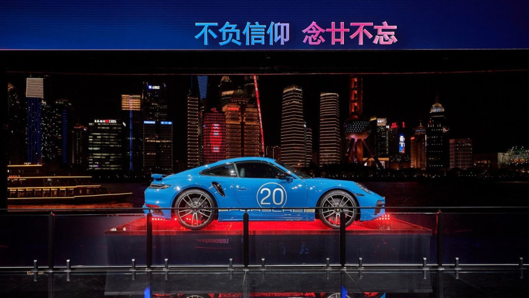 保时捷中国交付第100万辆：纪念牌很体面，半年销量下滑32%更扎眼