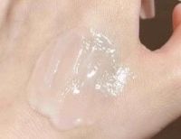 天生自带黑眼圈还有机会改善吗？持续抑制黑色素，一点点淡化底色
